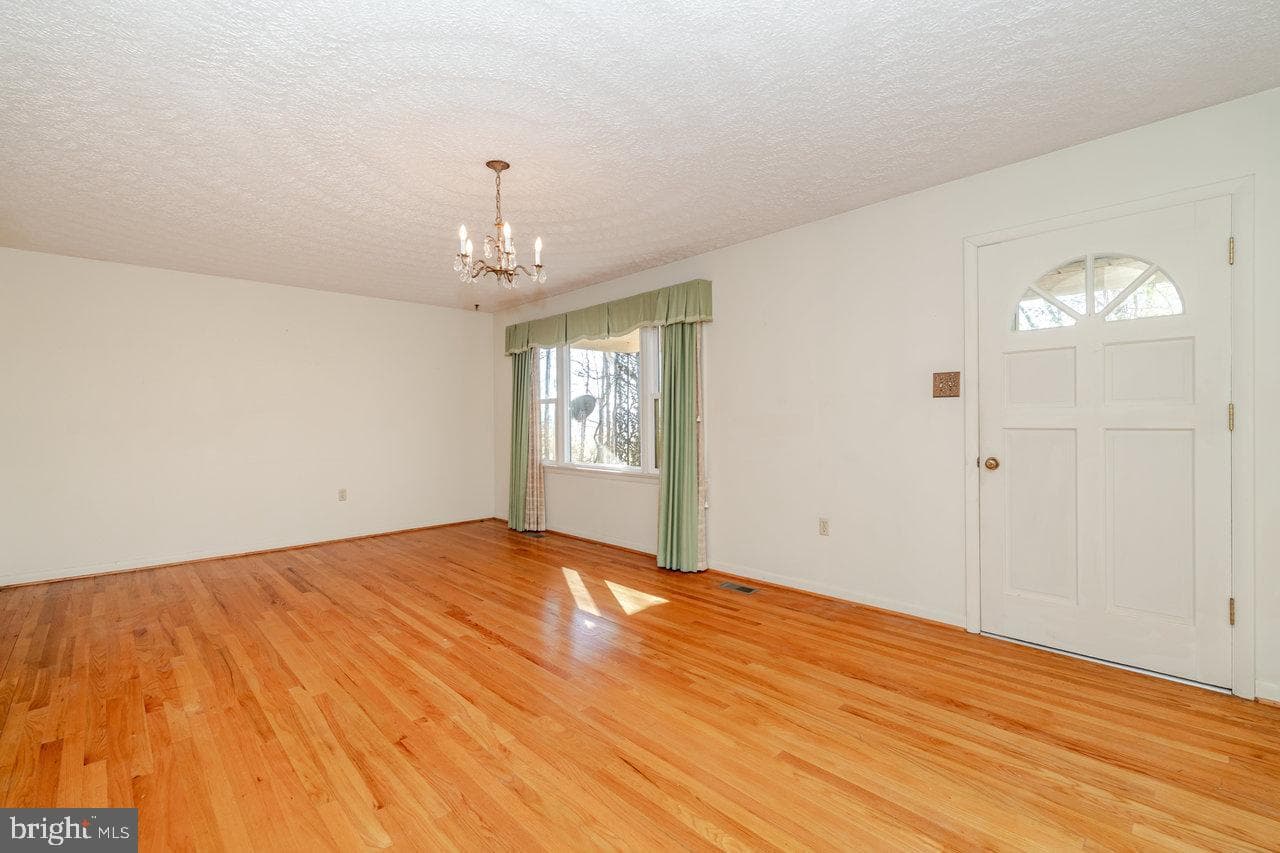 728 Clearview photo 8