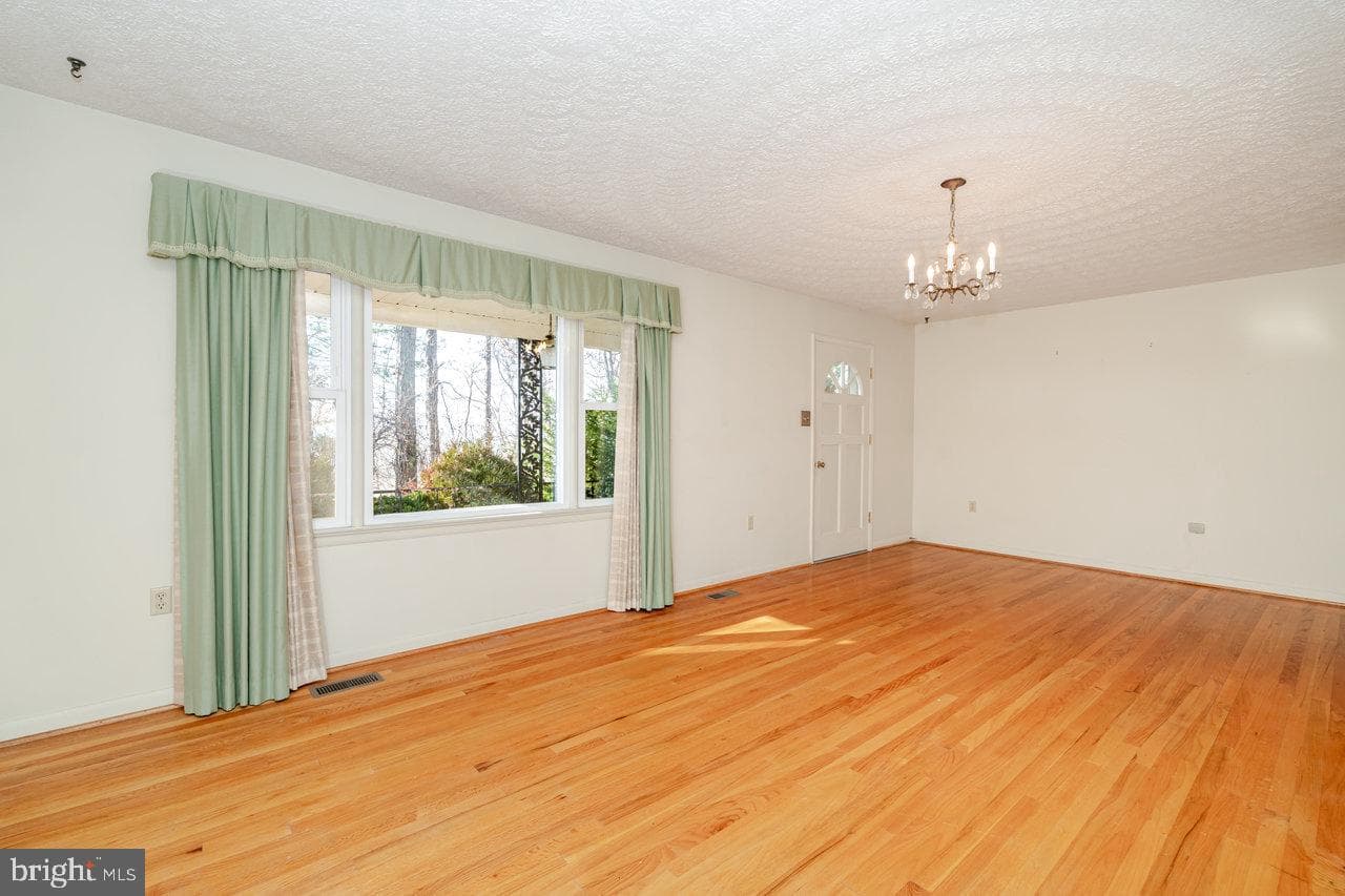728 Clearview photo 9