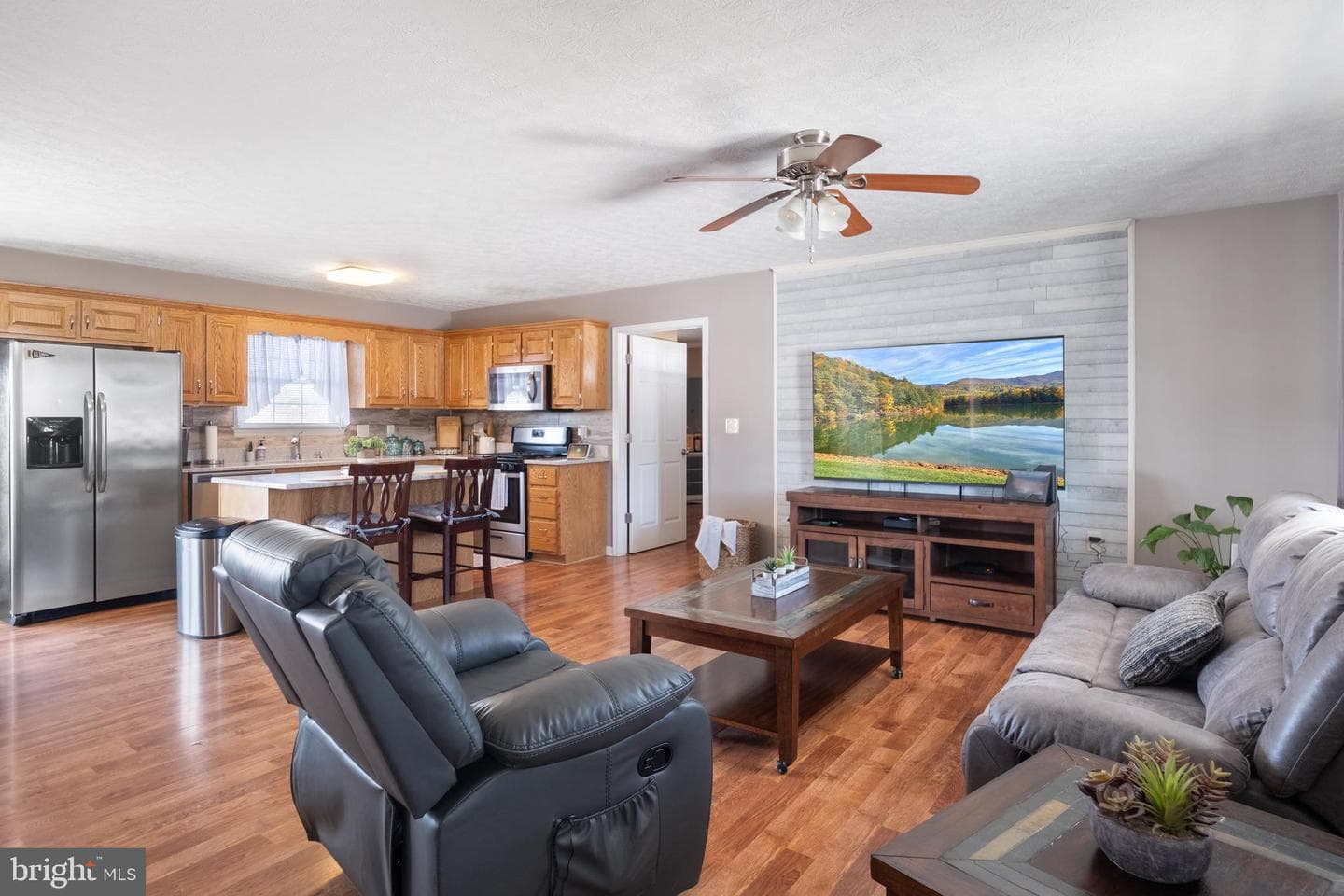 450 Creekside Drive photo 3