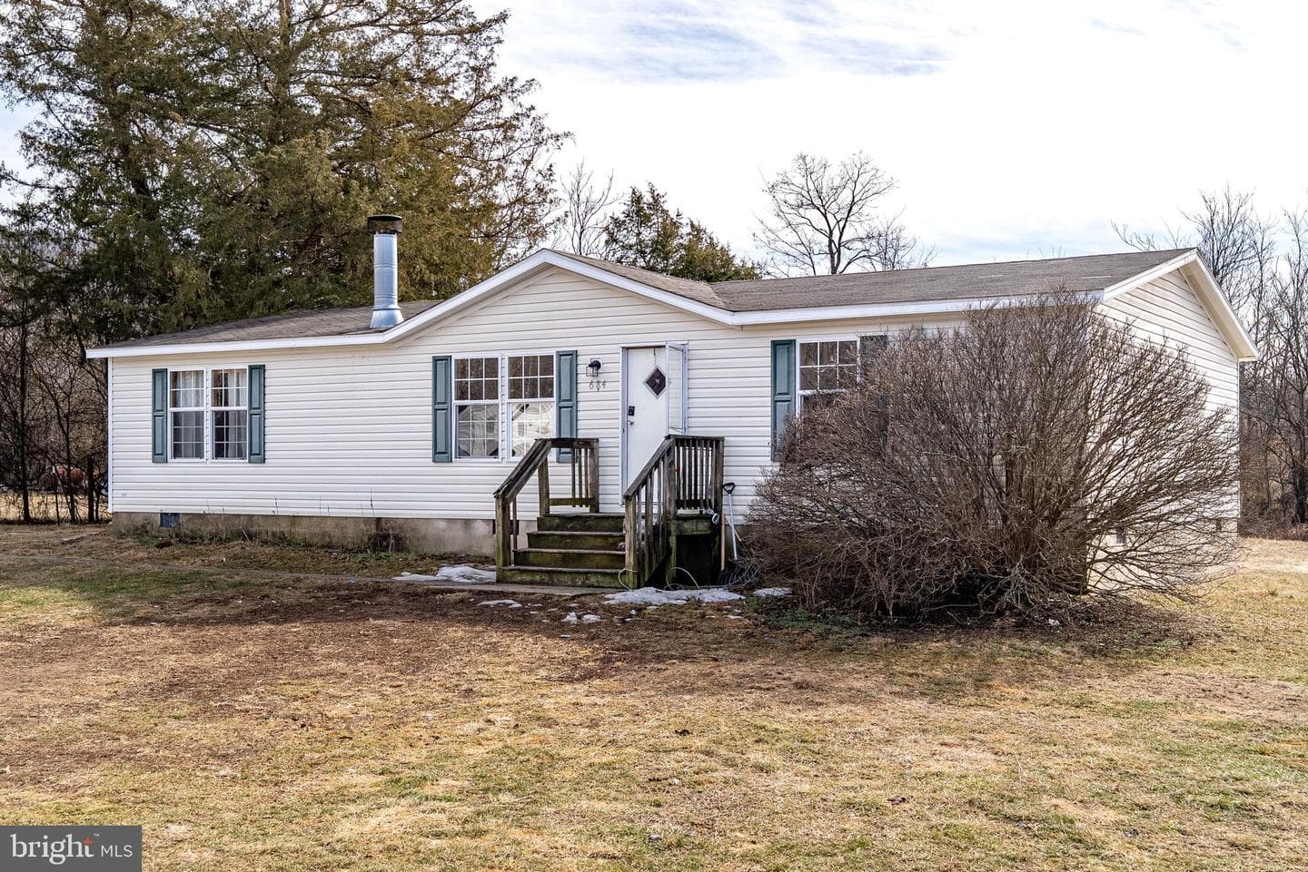 684 Jollett Road photo 2