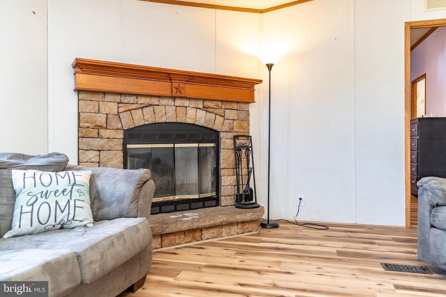 684 Jollett Road photo 4