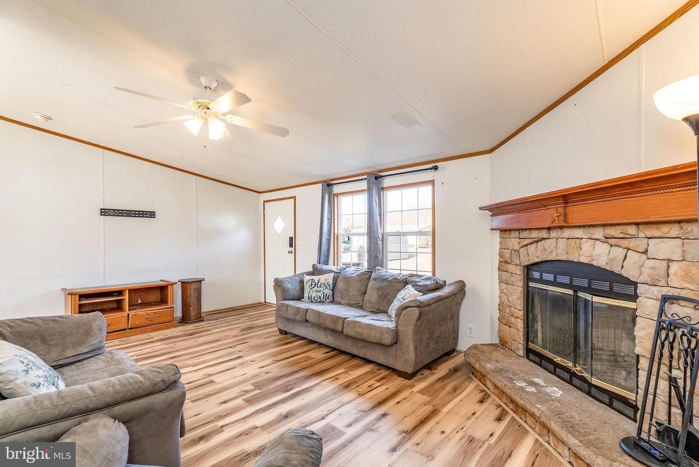 684 Jollett Road photo 5