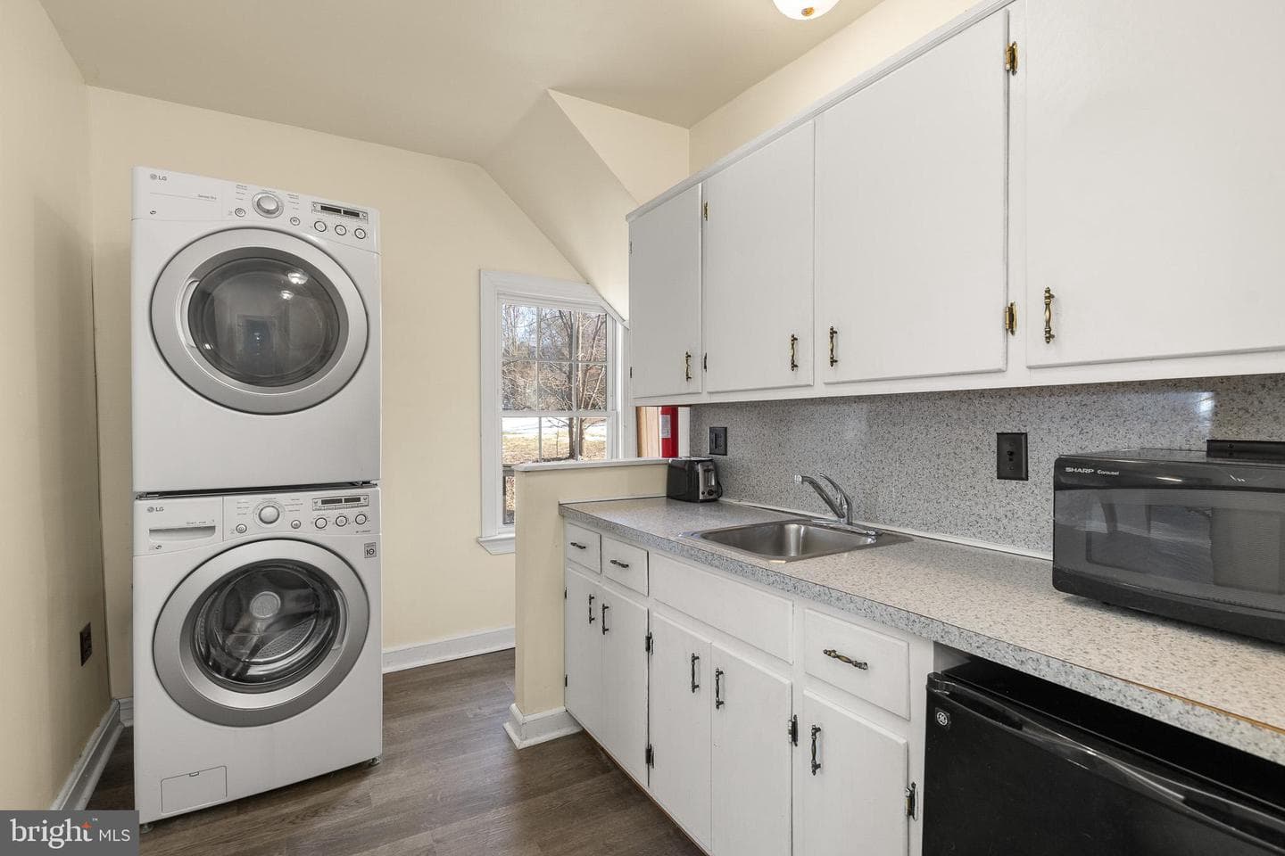 115 E Page Street photo 4