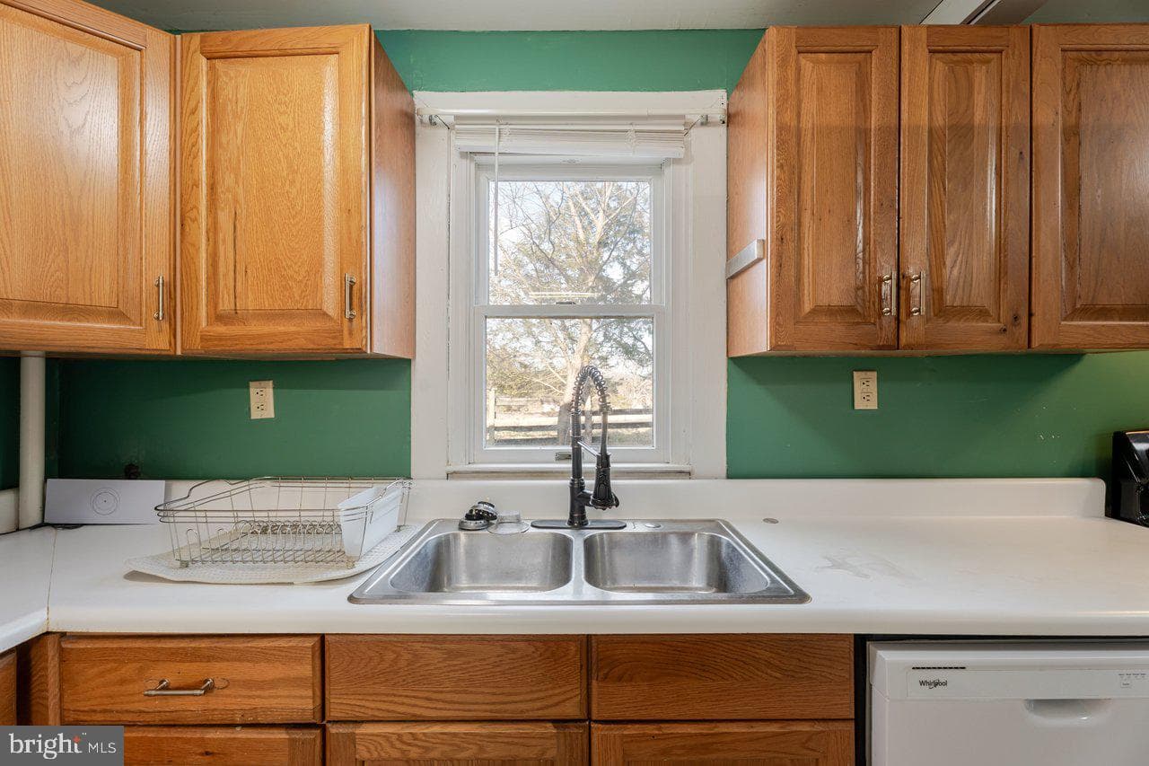 723 Sedwick Road photo 10