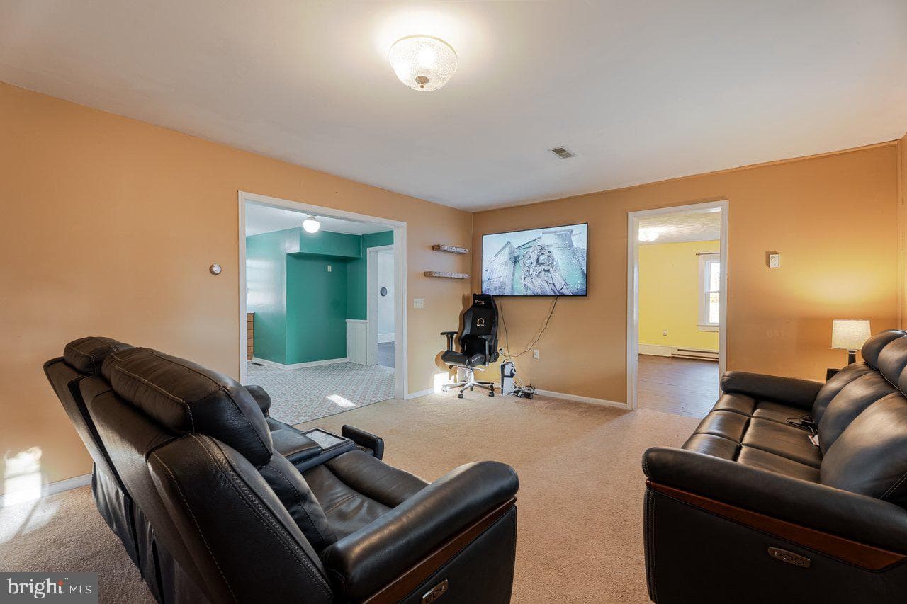 723 Sedwick Road photo 3