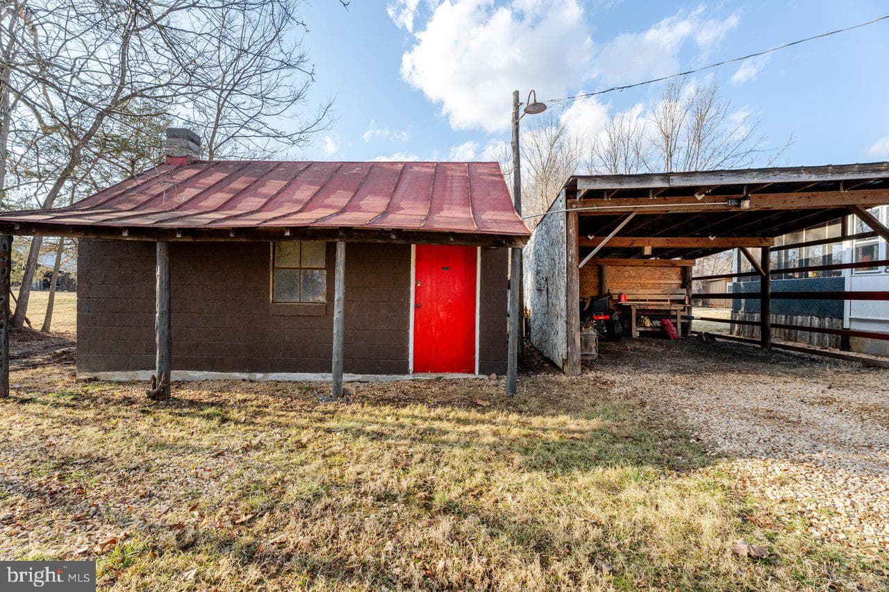 723 Sedwick Road photo 32