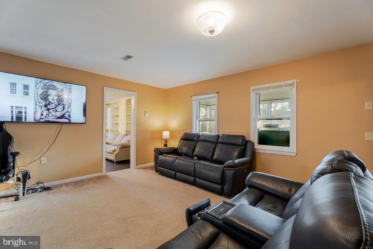 723 Sedwick Road photo 4