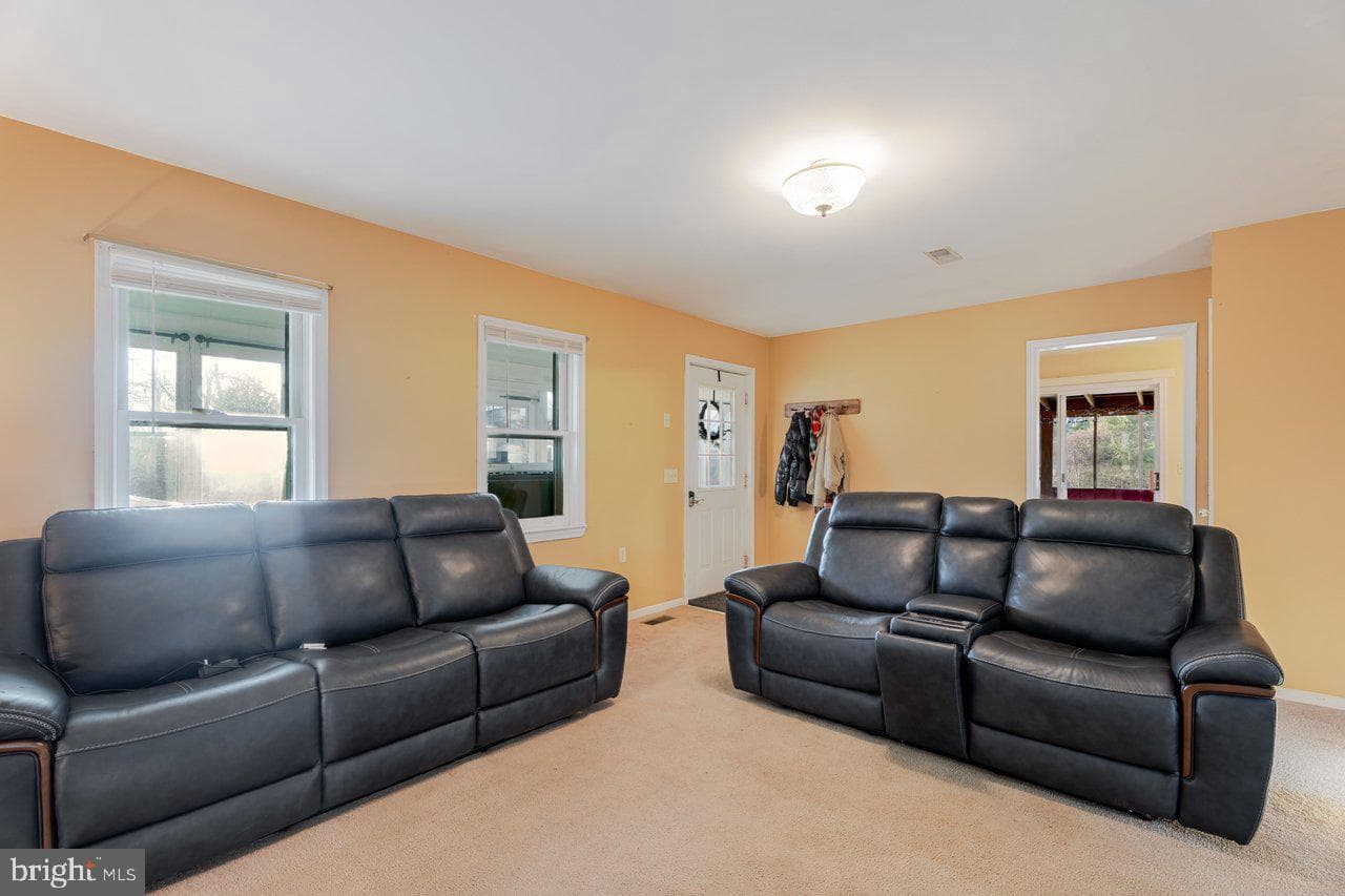 723 Sedwick Road photo 5