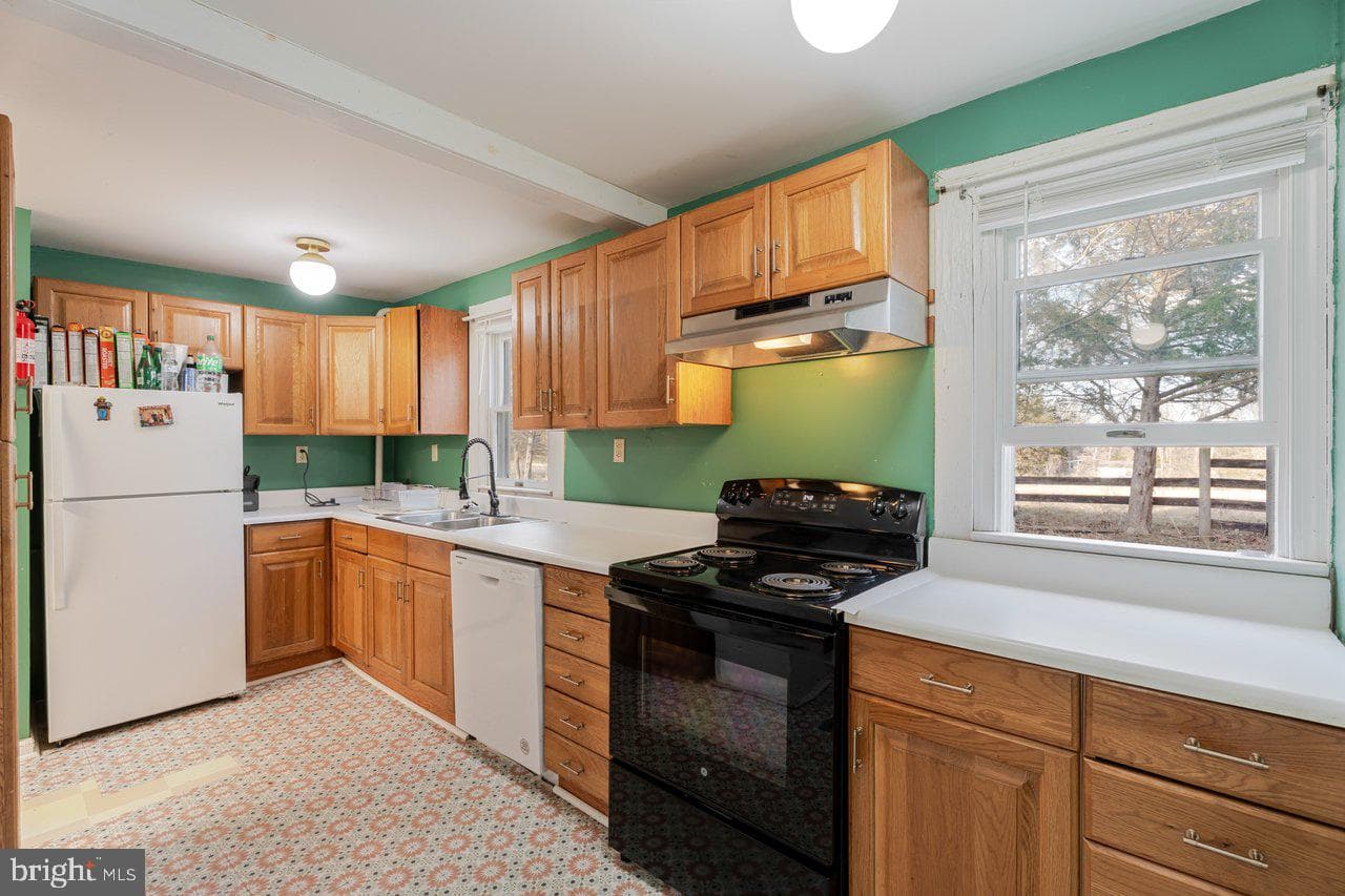 723 Sedwick Road photo 9