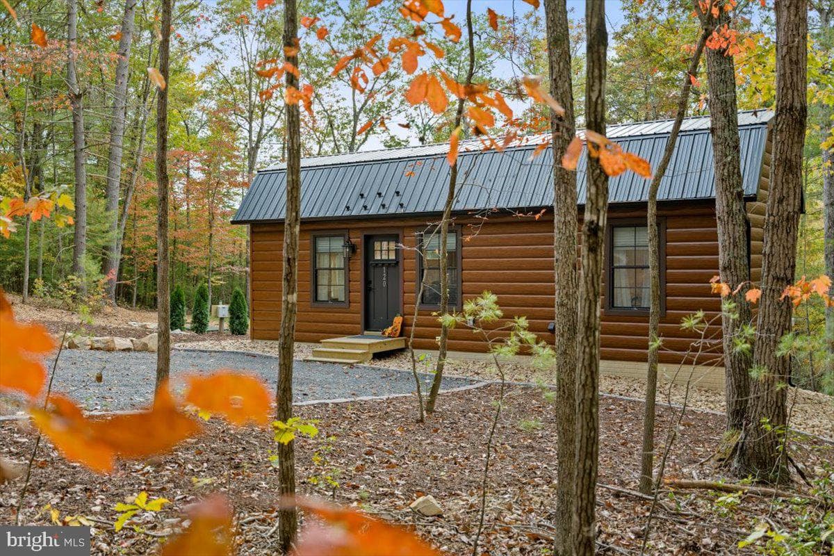 120 Catalpa Court photo 2