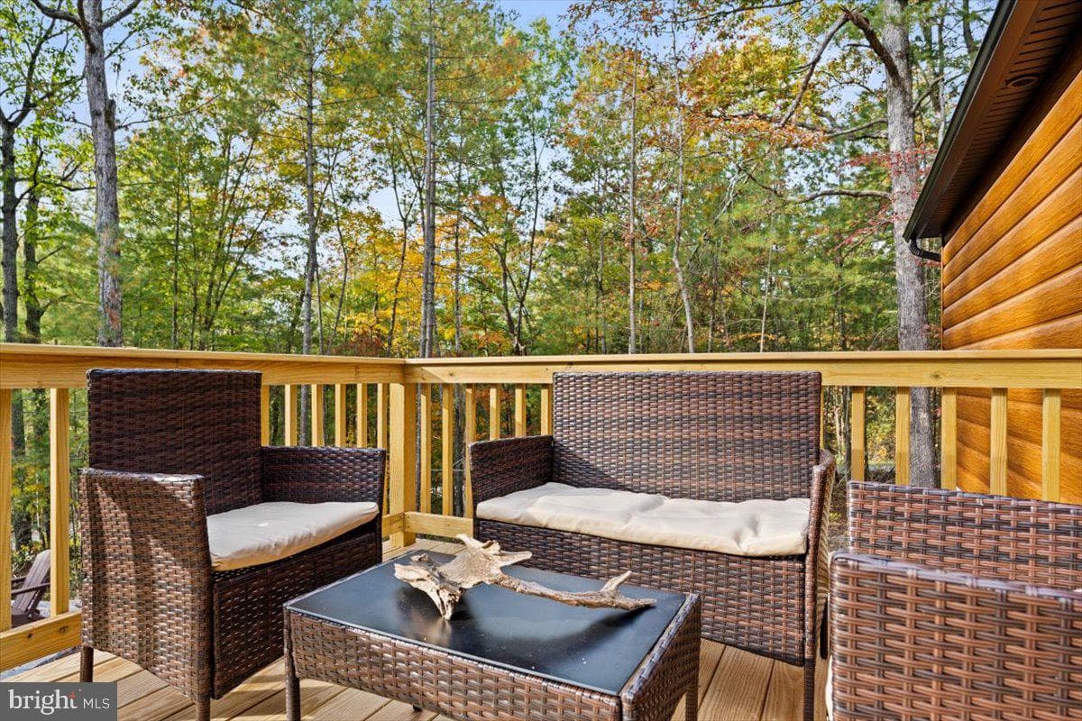 120 Catalpa Court photo 31
