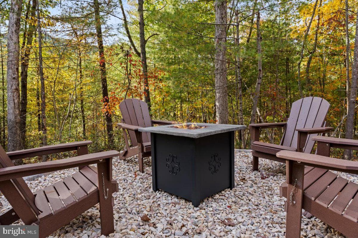 120 Catalpa Court photo 33