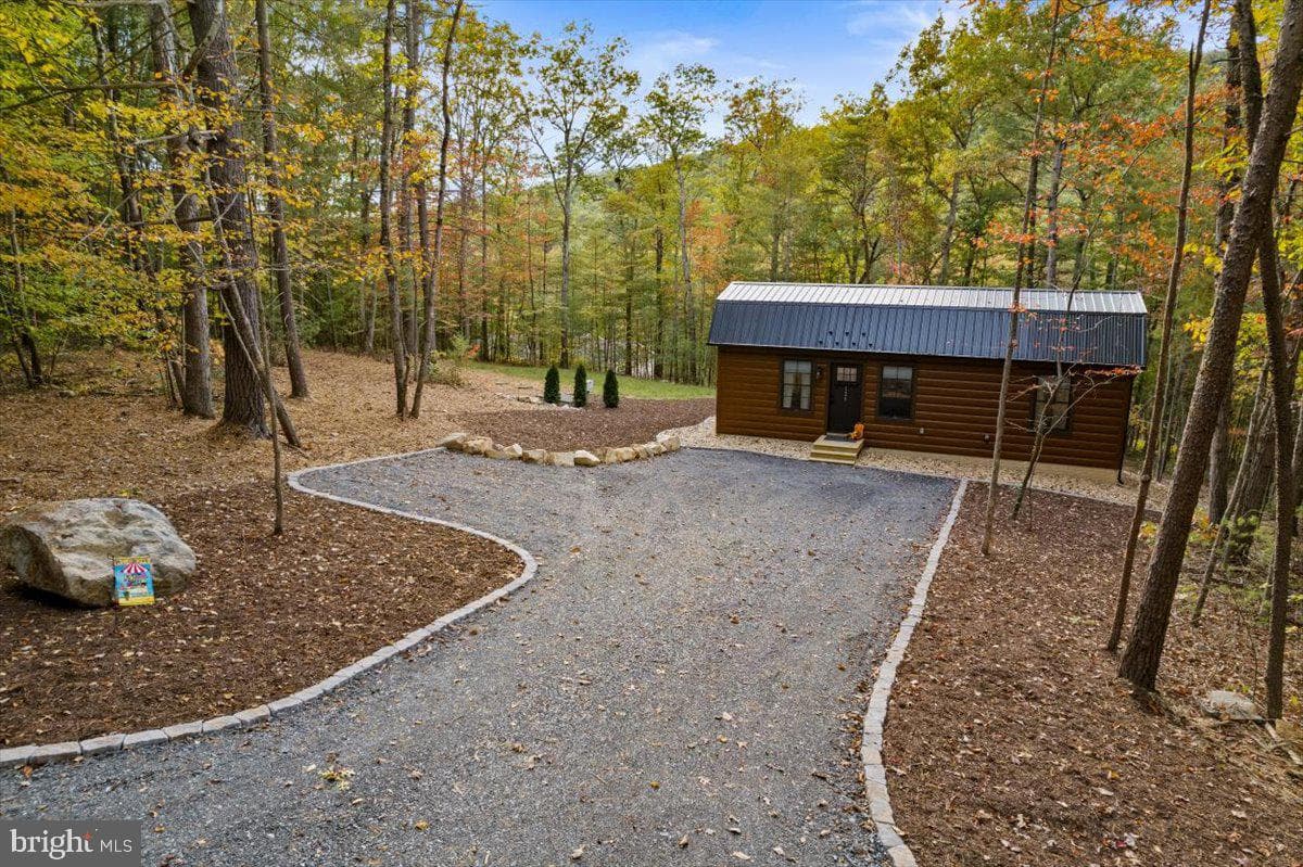 120 Catalpa Court photo 37