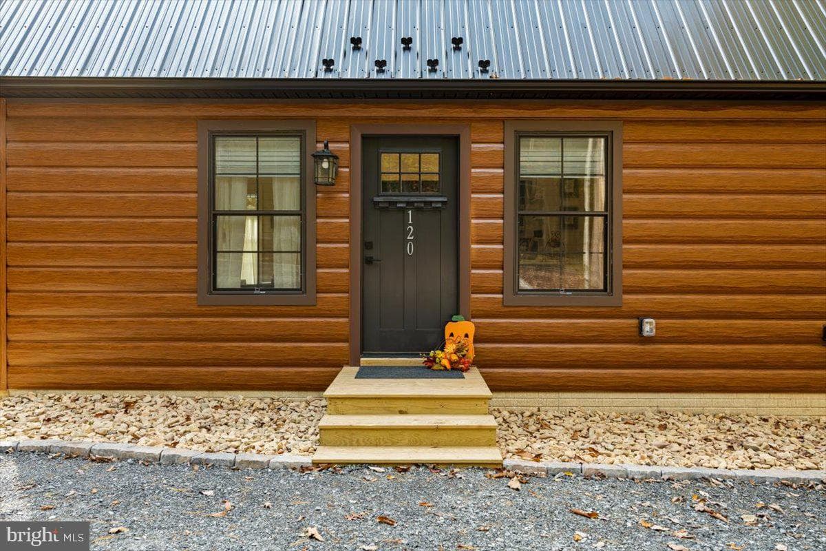 120 Catalpa Court photo 4