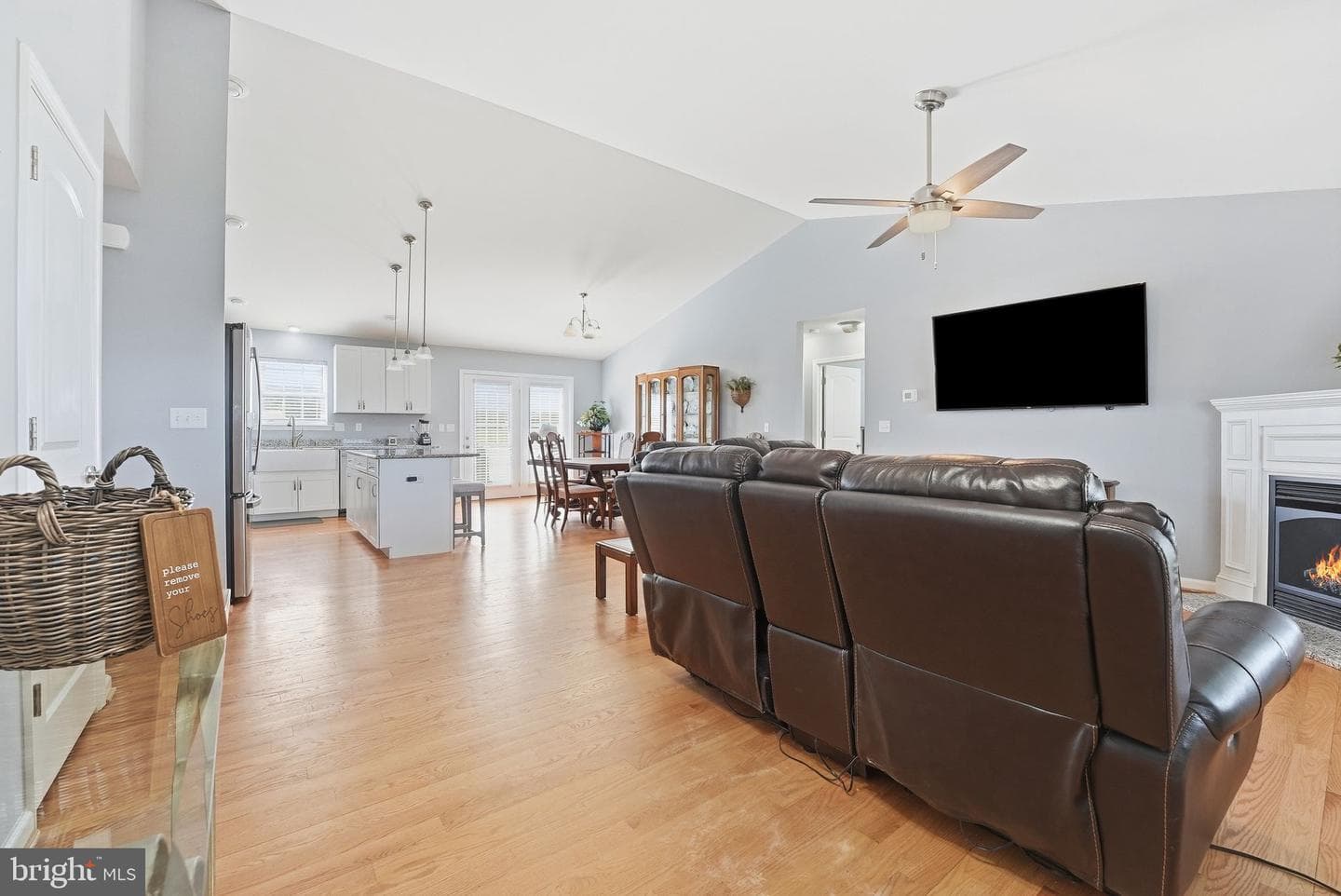 133 Arthur Lane photo 3