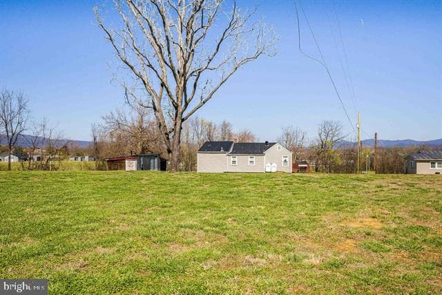 160 Honeysuckle Lane photo 34