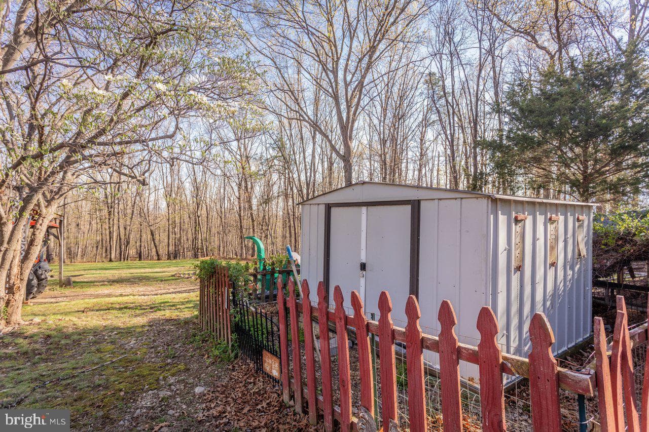 160 Gale Lane photo 53