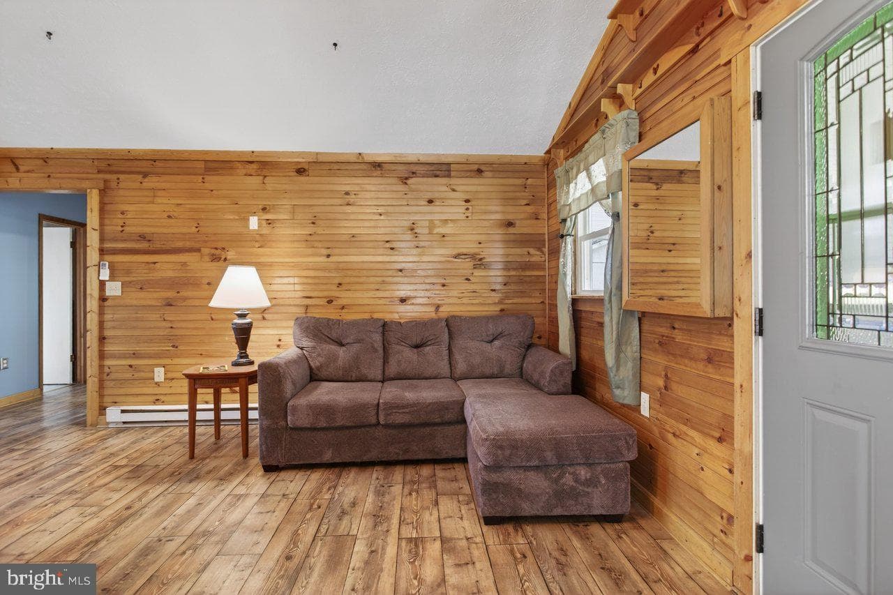 160 Gale Lane photo 8
