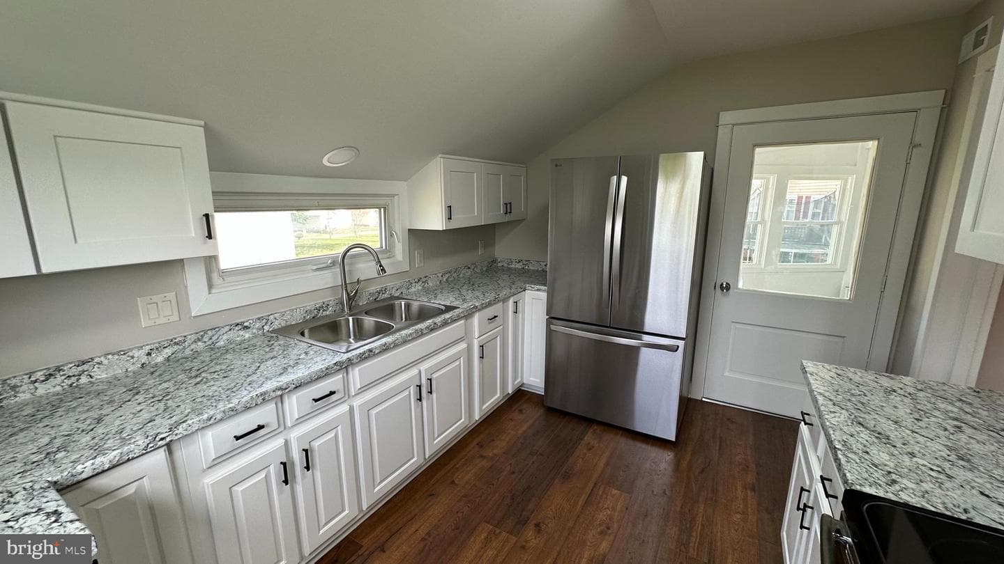 206 2nd Street photo 16