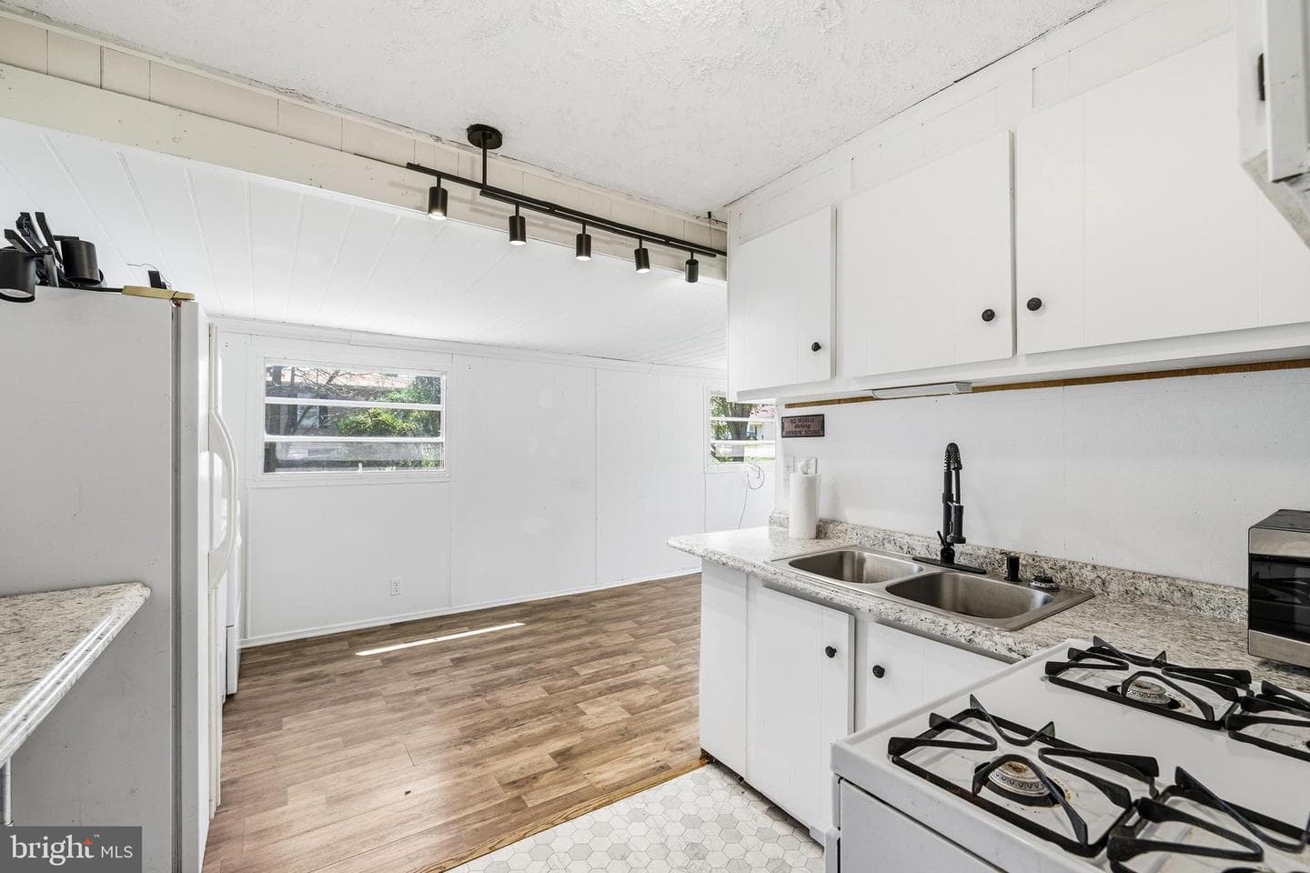 411 Fourth Street photo 13