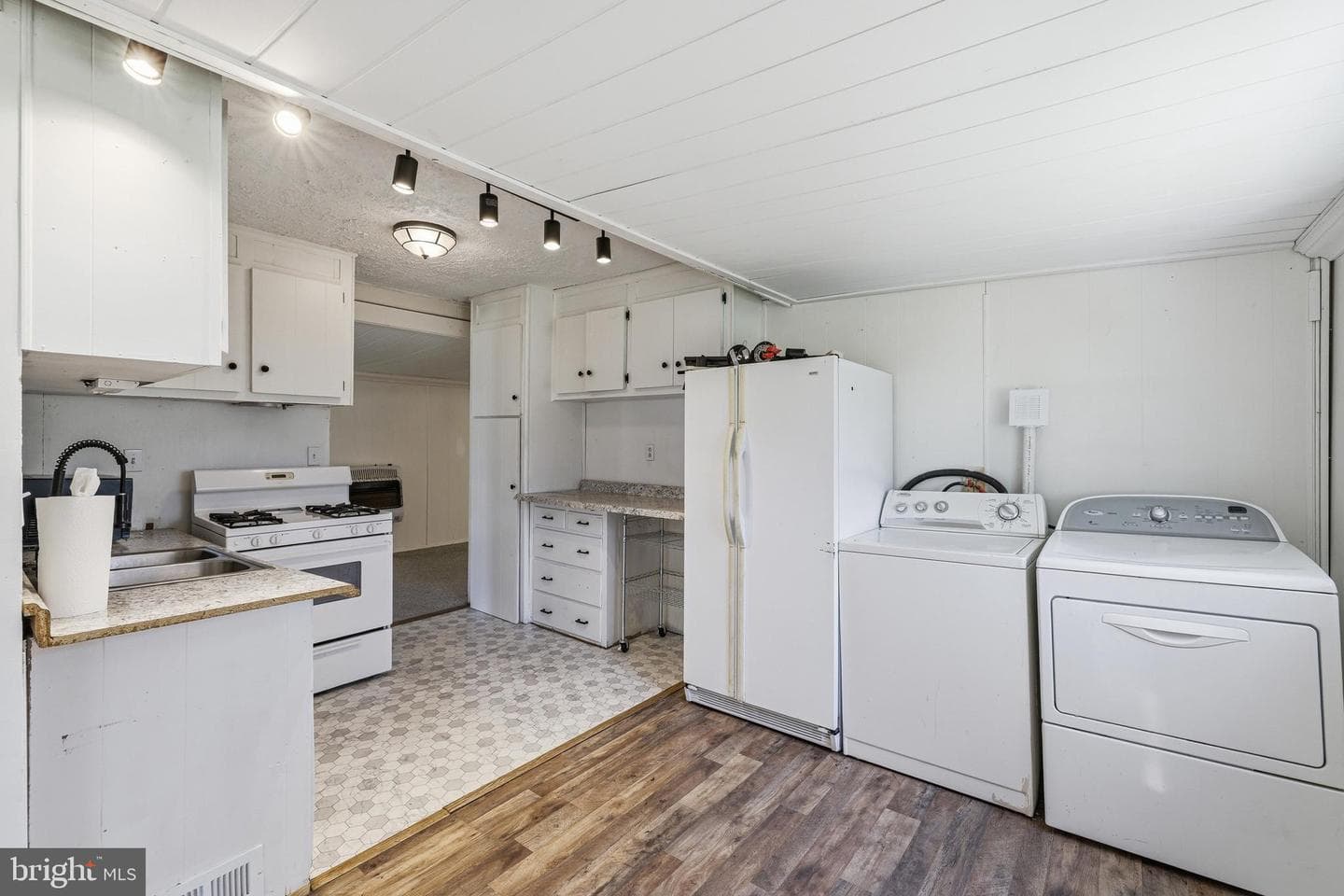 411 Fourth Street photo 15