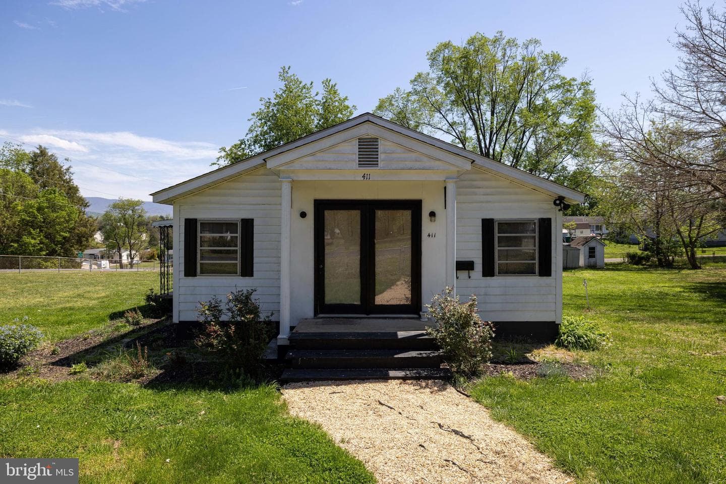 411 Fourth Street photo 27