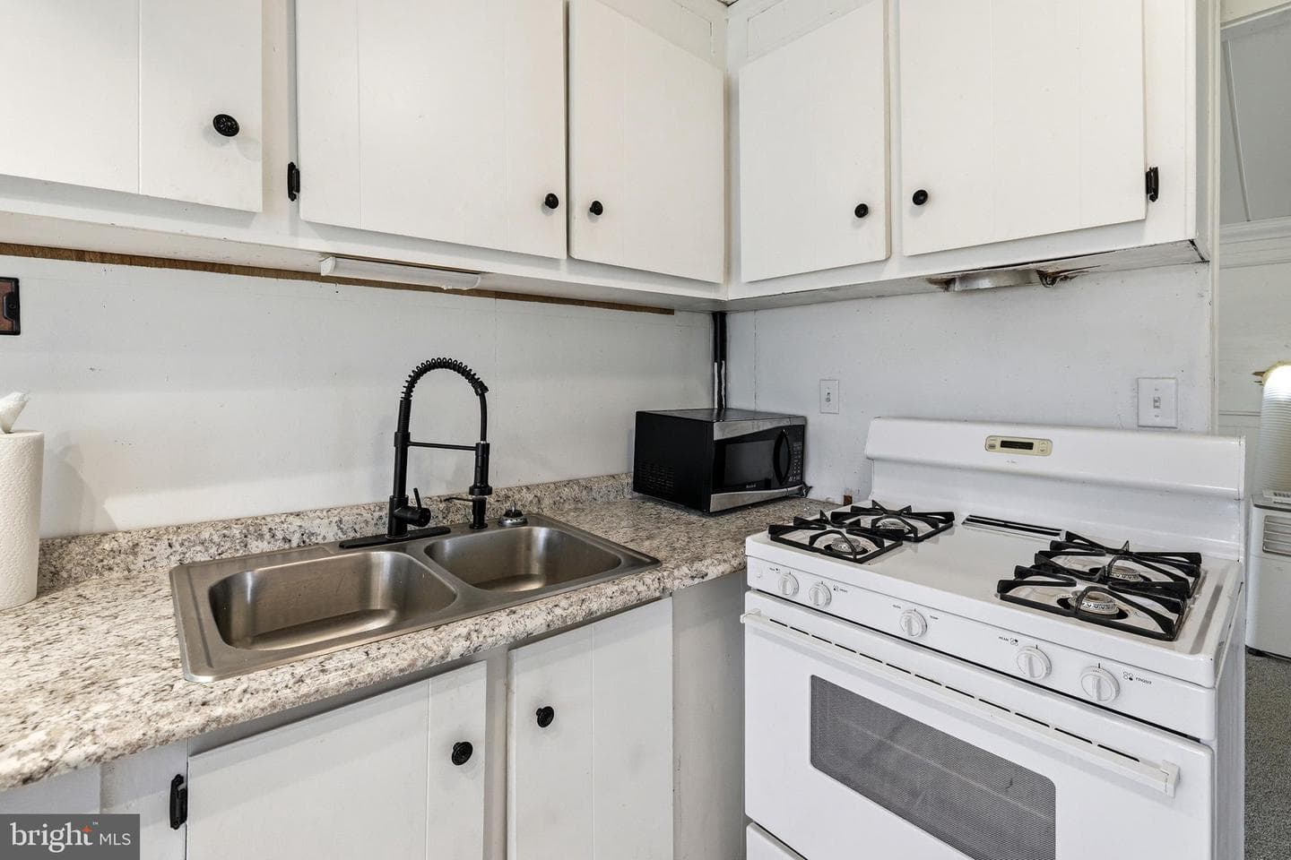411 Fourth Street photo 9