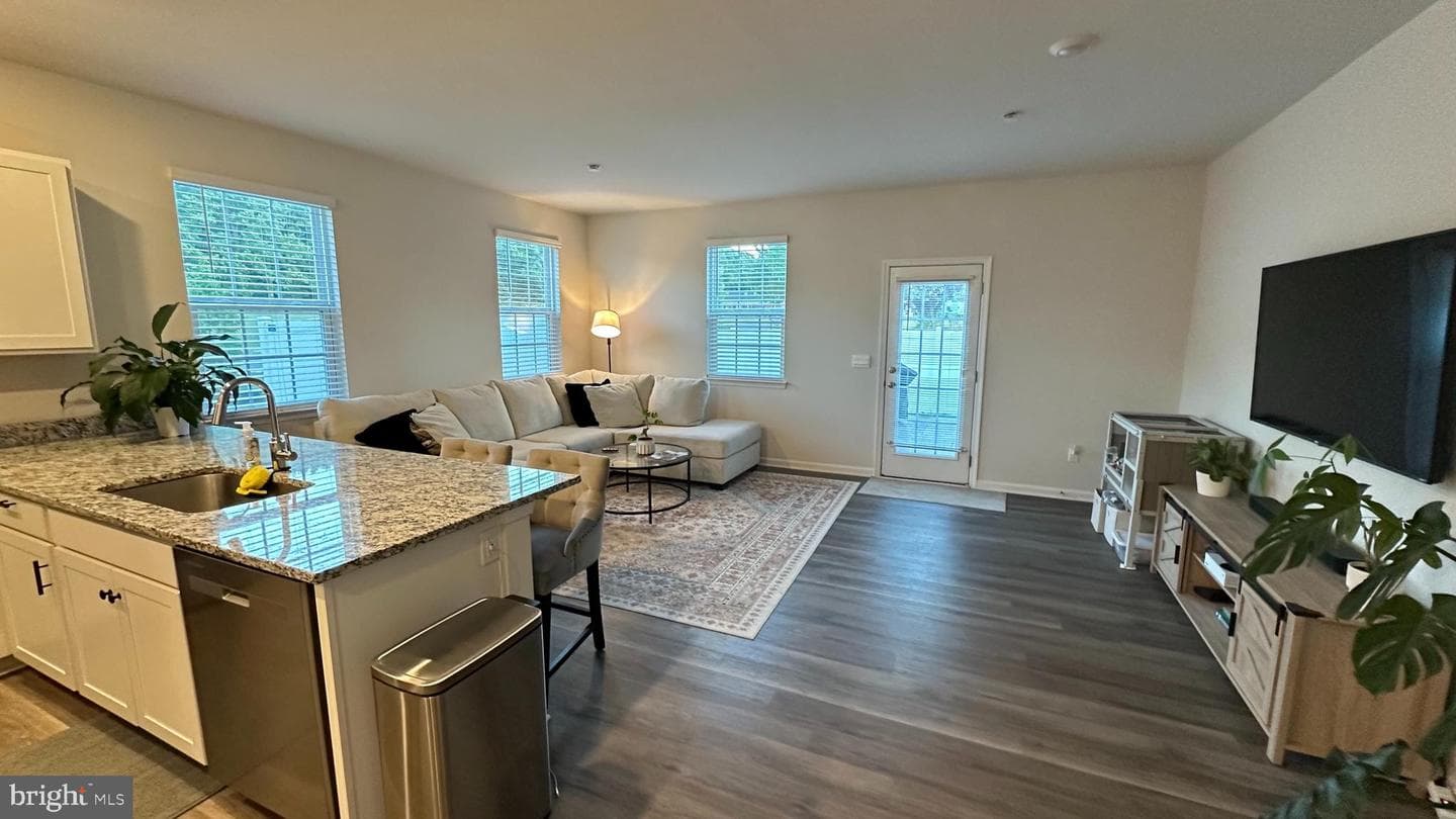121 Caterpillar Drive photo 4