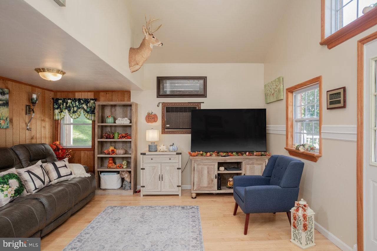 279 Helms Road photo 4