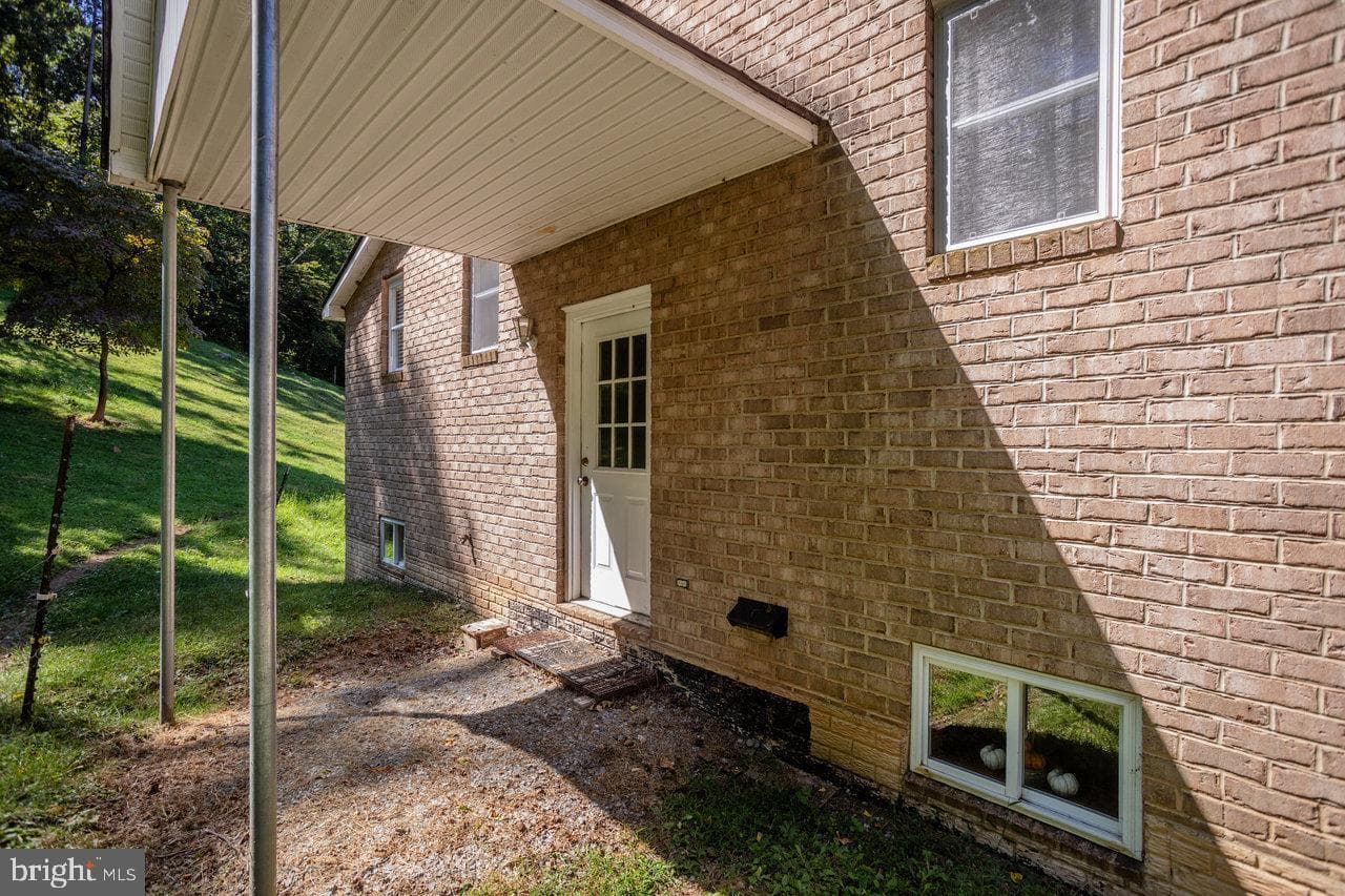 279 Helms Road photo 47