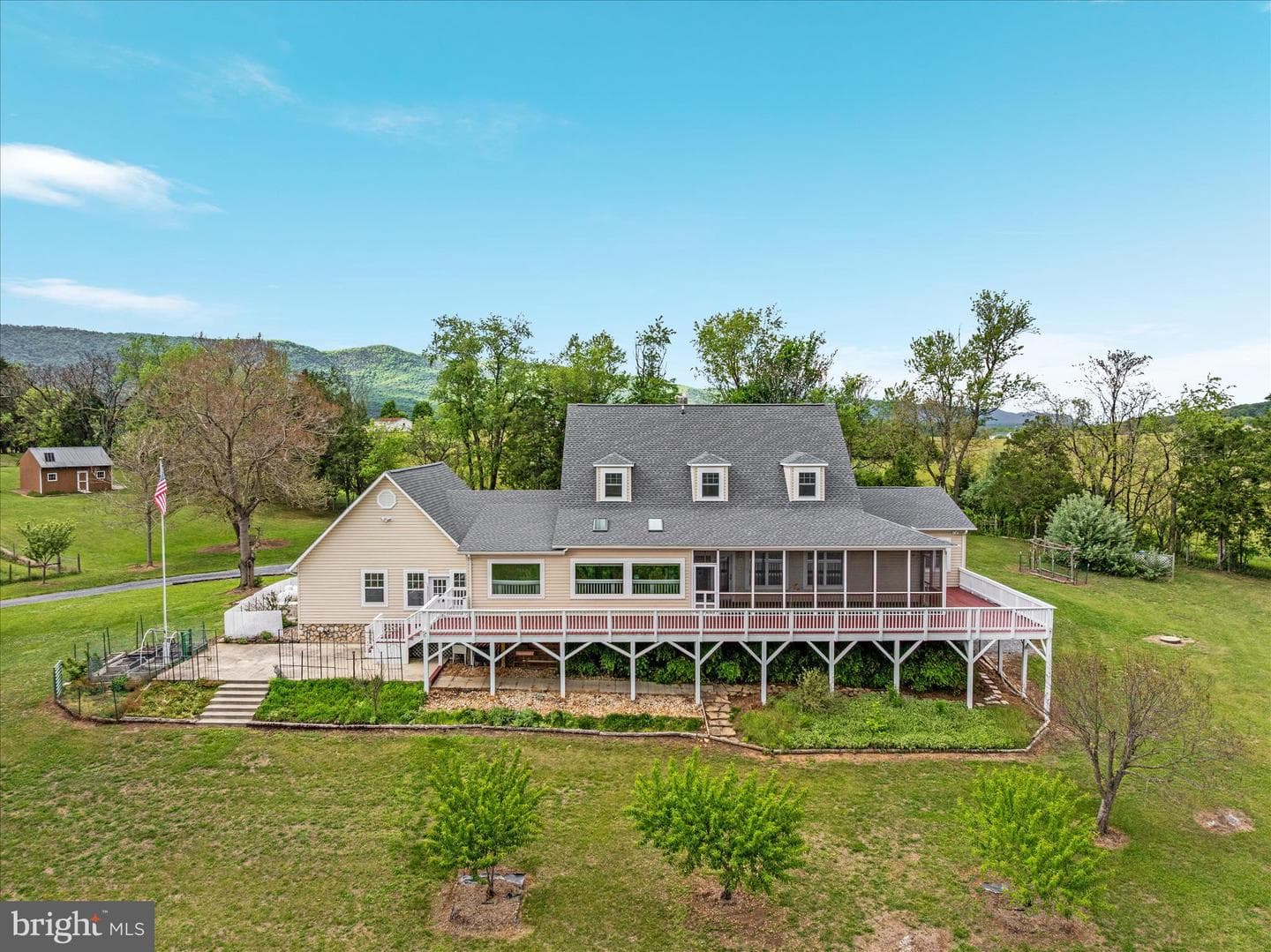 1050 Almond Drive photo 110