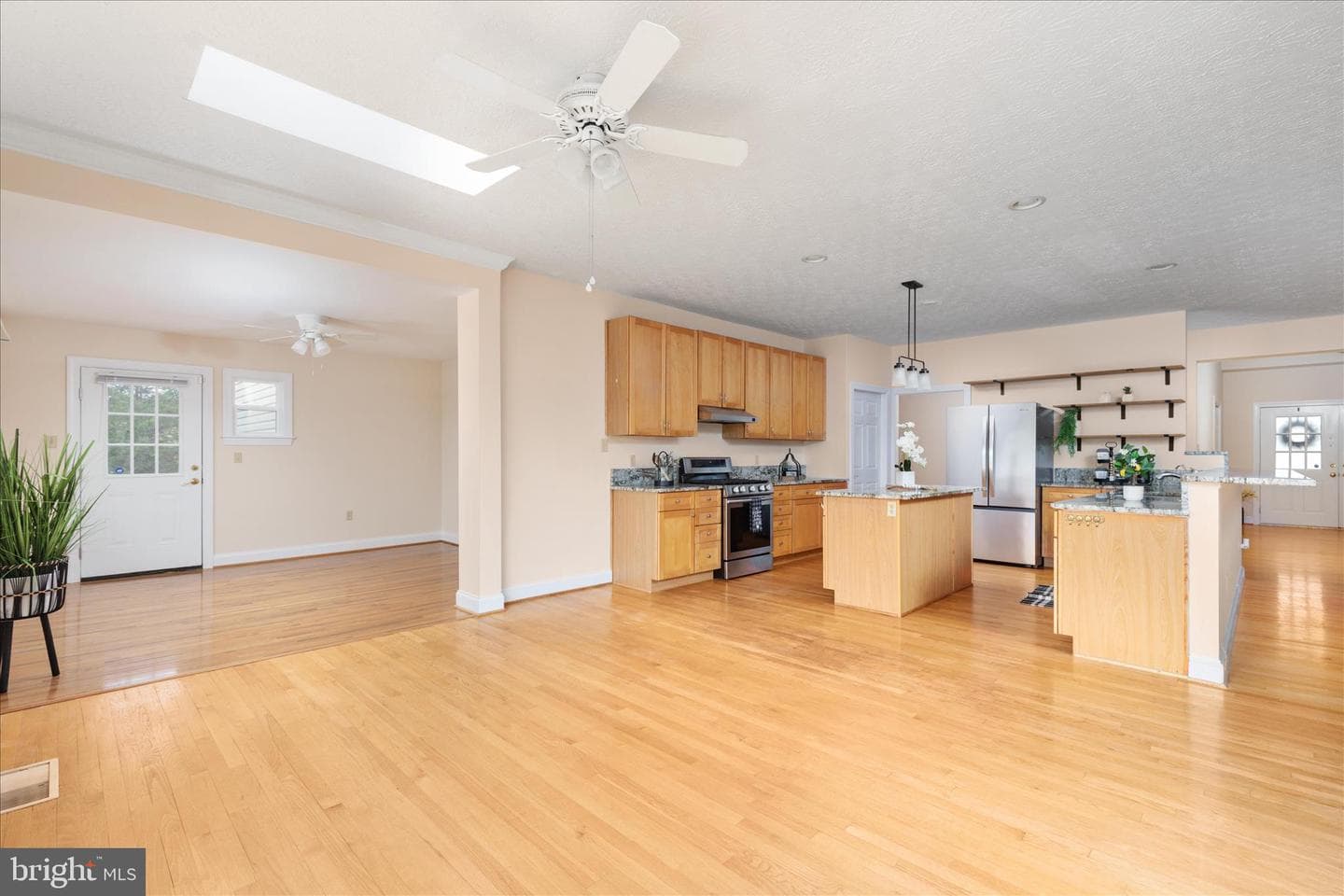 1050 Almond Drive photo 12