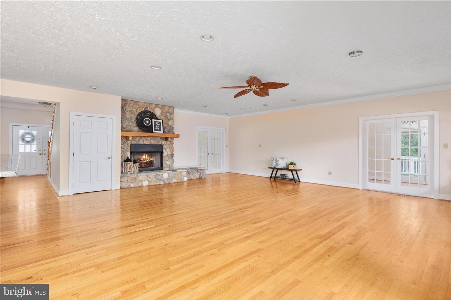 1050 Almond Drive photo 19