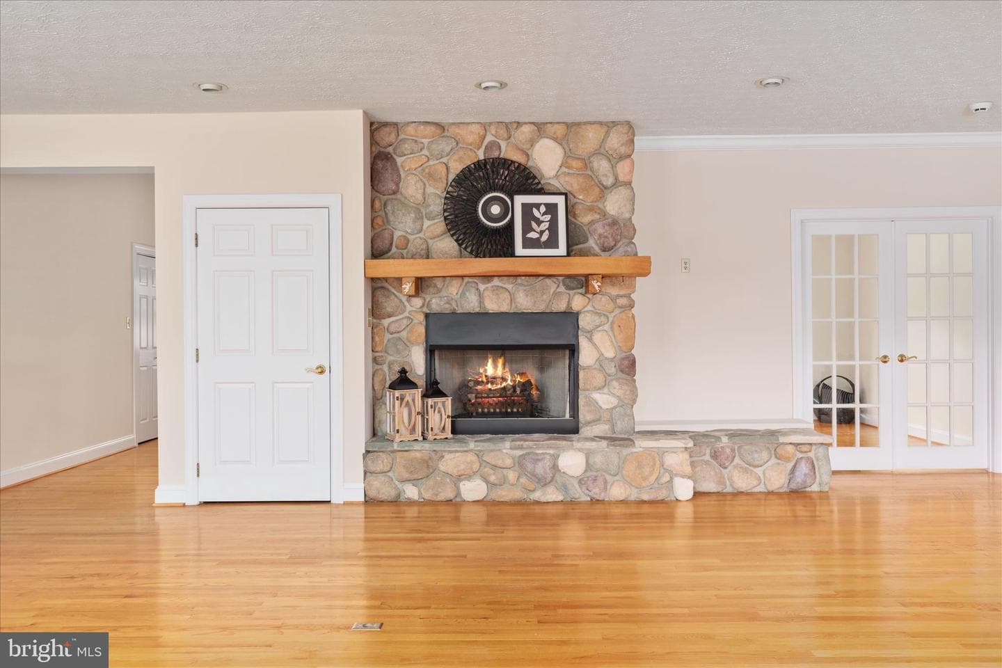 1050 Almond Drive photo 20