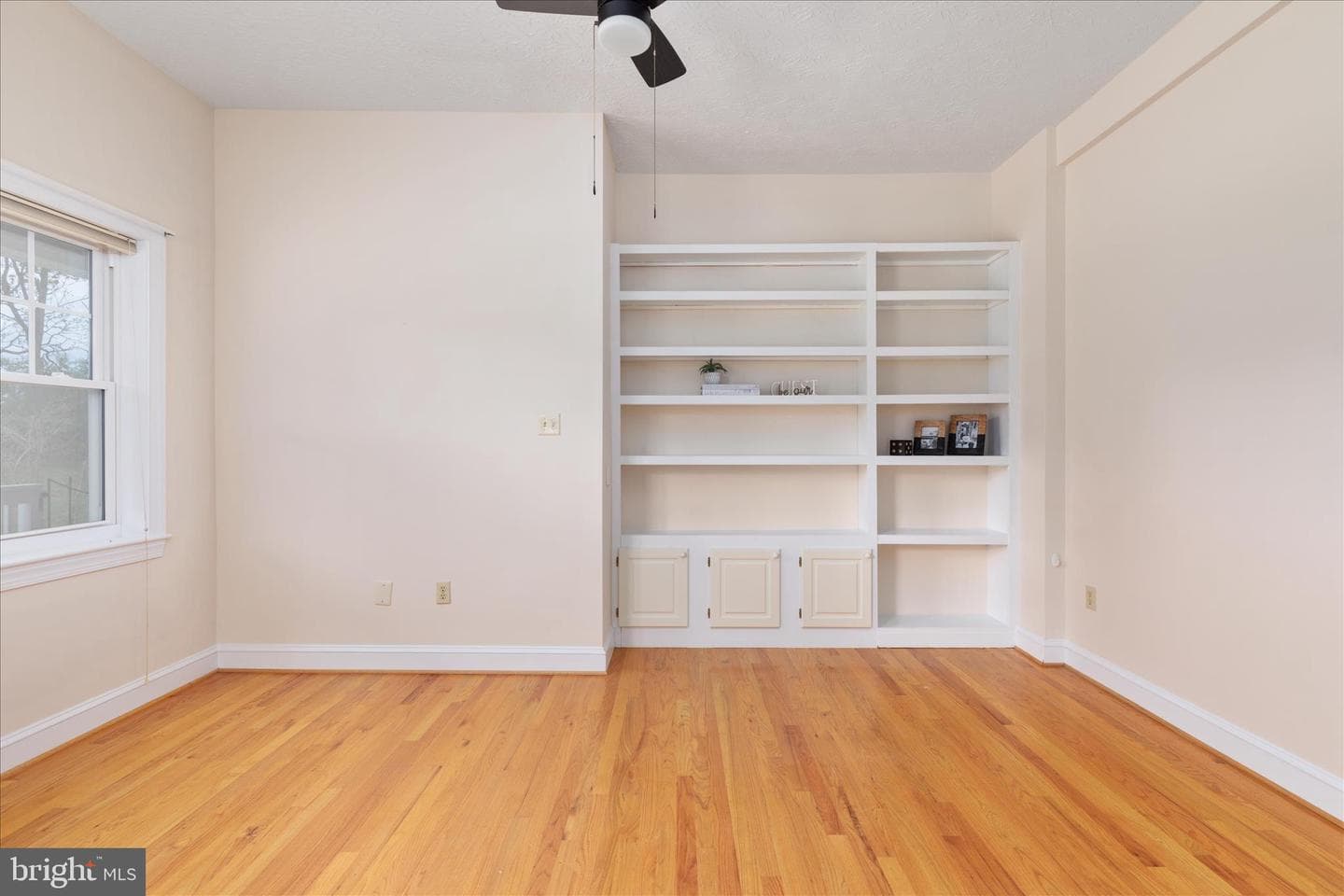 1050 Almond Drive photo 27