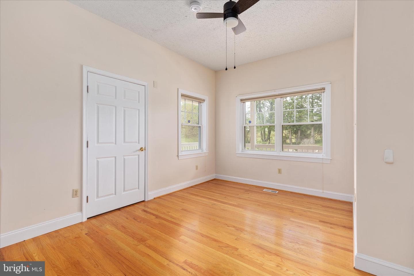 1050 Almond Drive photo 28