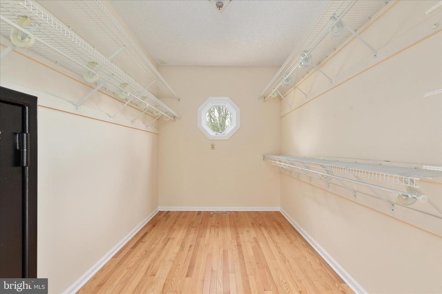 1050 Almond Drive photo 33