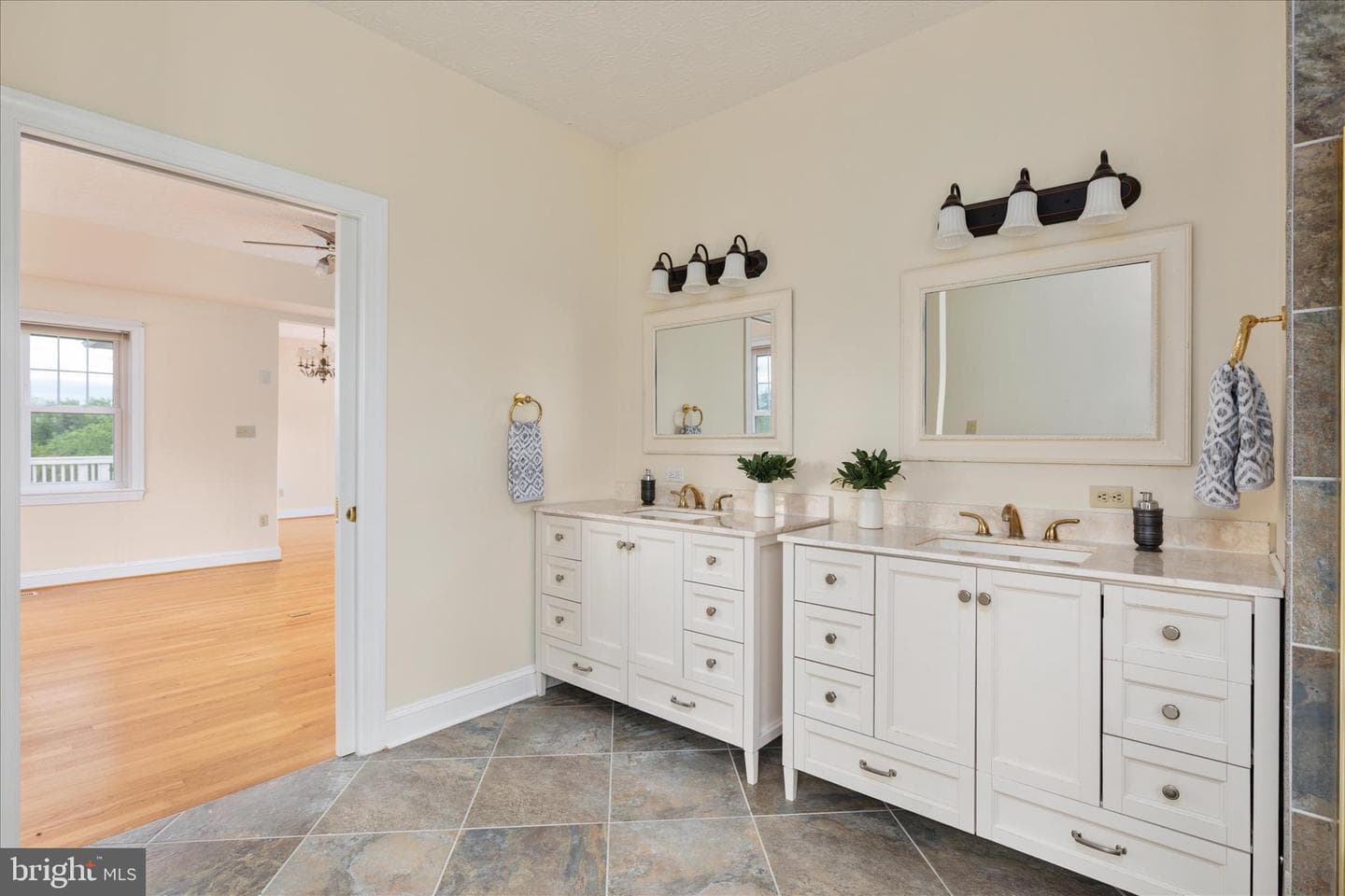 1050 Almond Drive photo 36