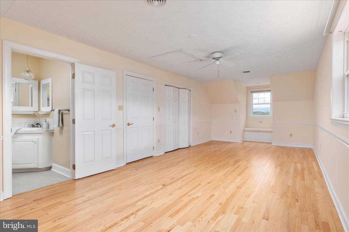 1050 Almond Drive photo 44