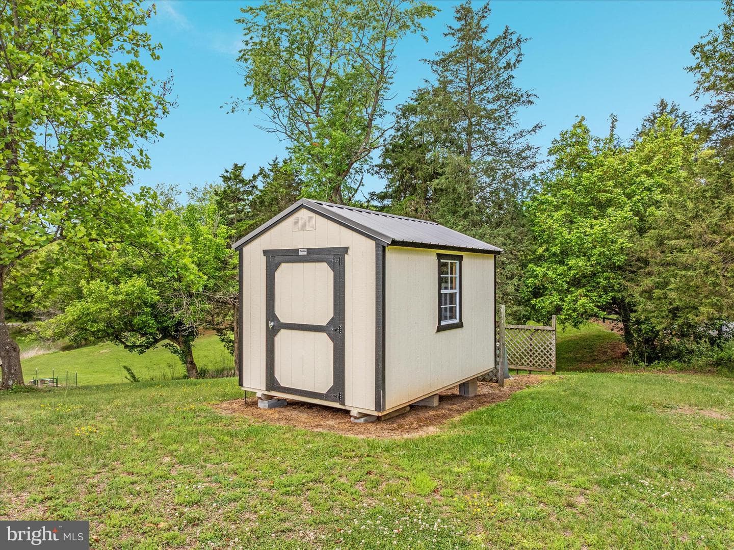 1050 Almond Drive photo 89