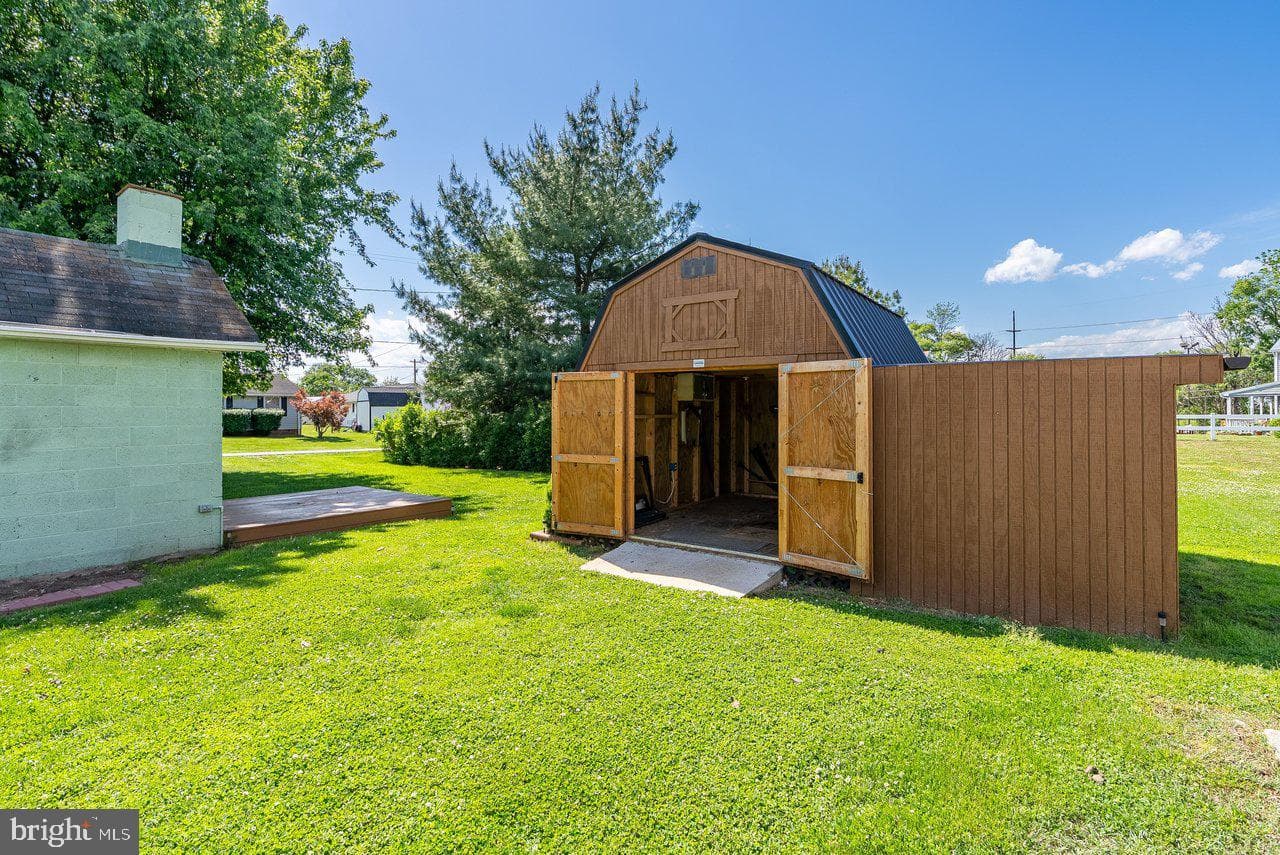 302 Woodland Avenue photo 44