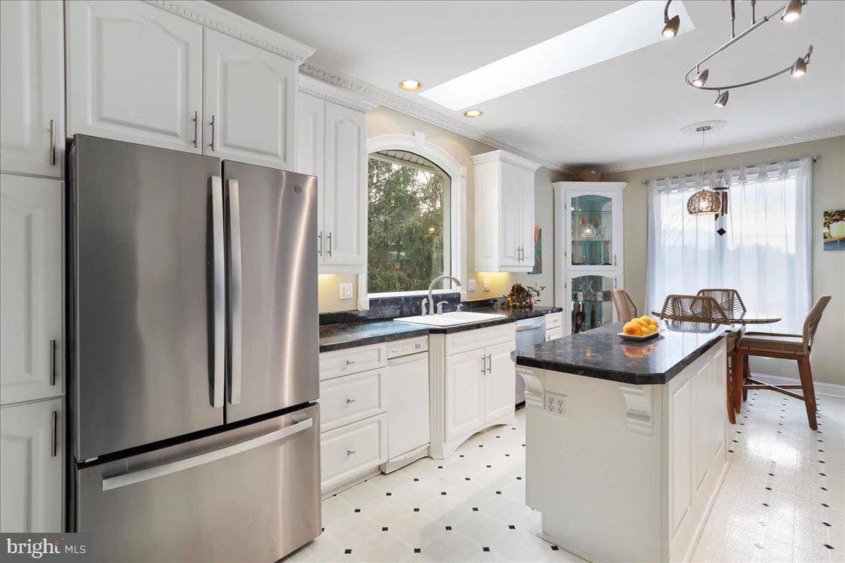 100 Cottage Drive photo 8