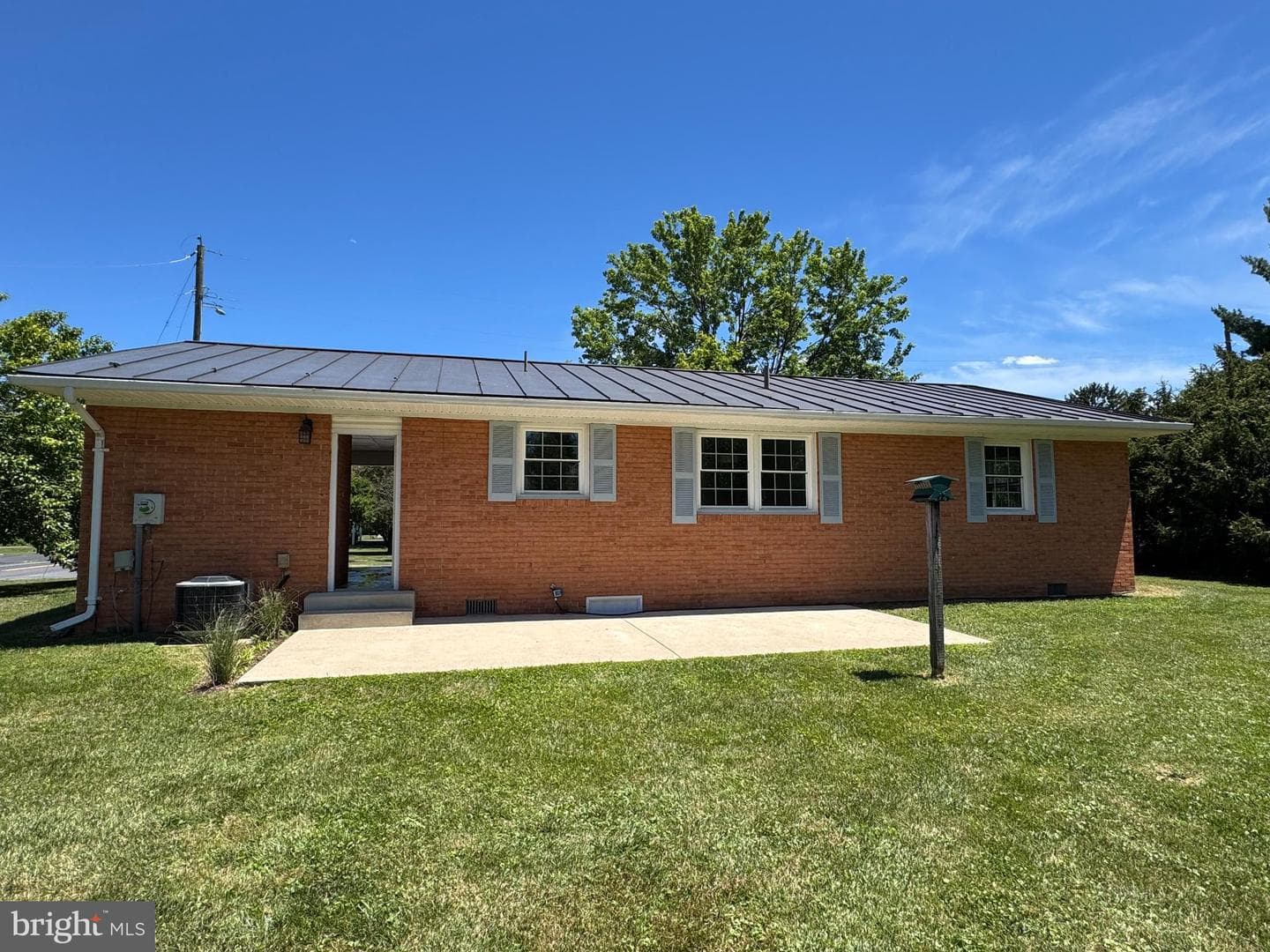2 Springcrest Drive photo 4