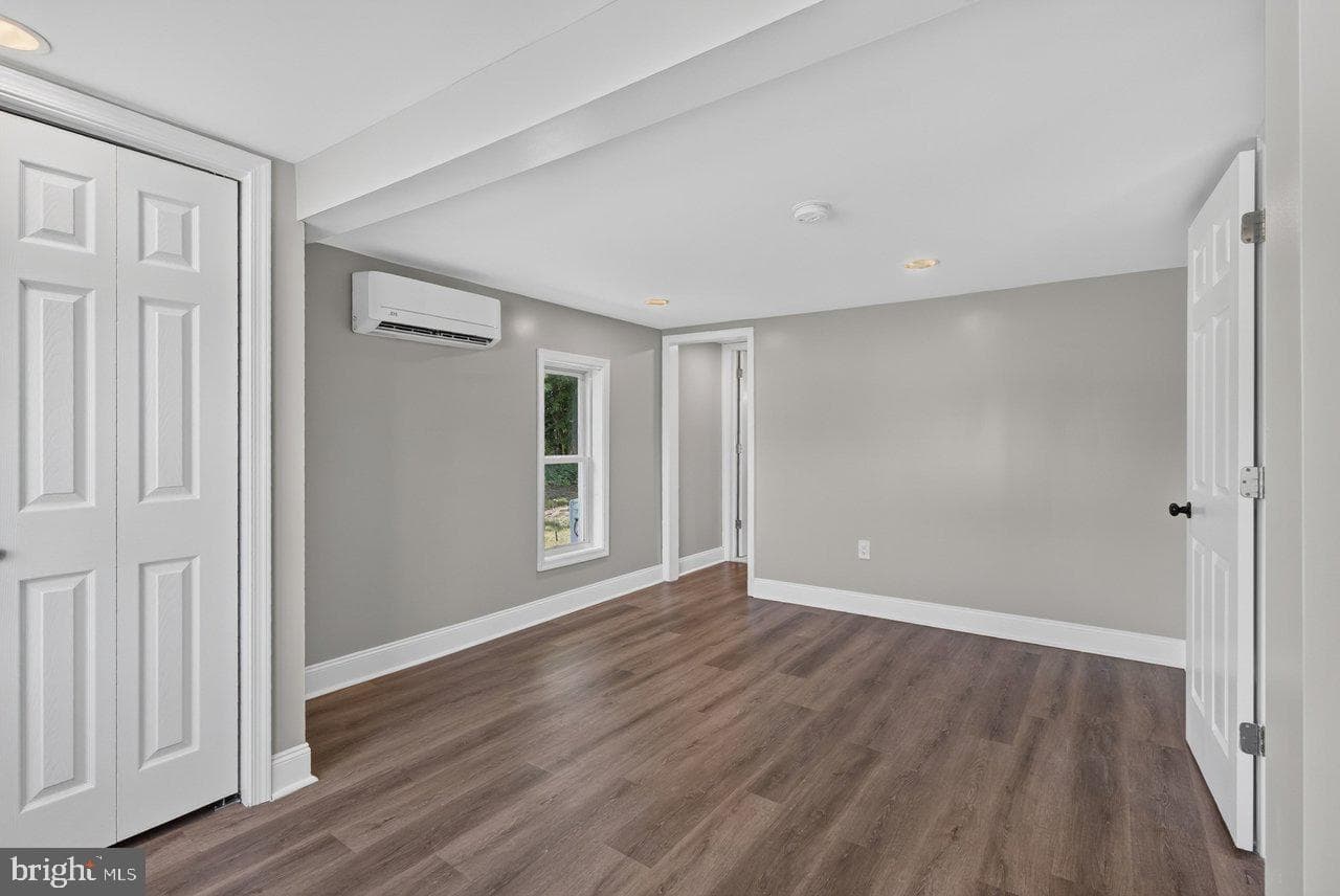 577 Pond Avenue photo 25