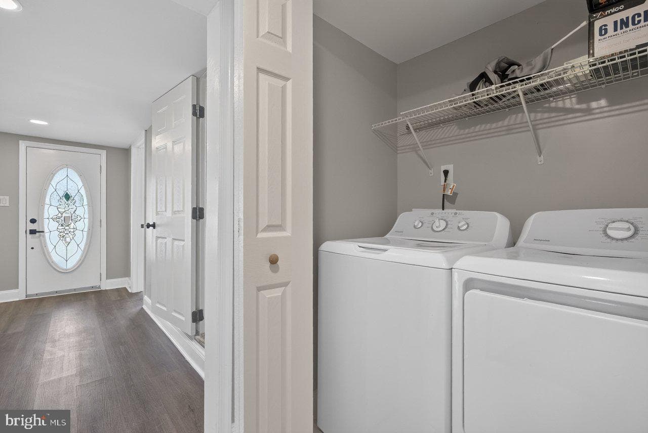 577 Pond Avenue photo 29