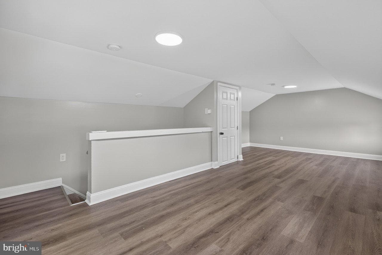 577 Pond Avenue photo 36