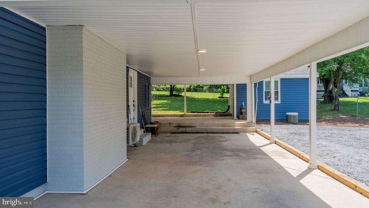 577 Pond Avenue photo 47