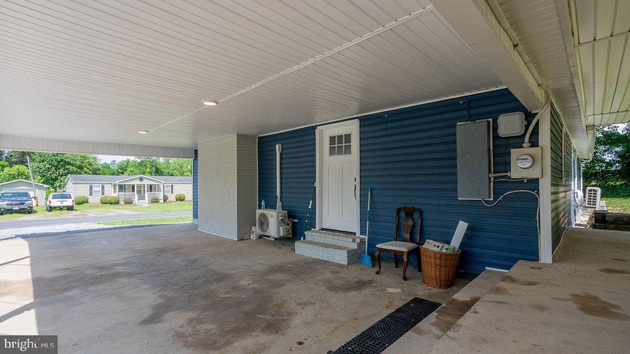 577 Pond Avenue photo 48