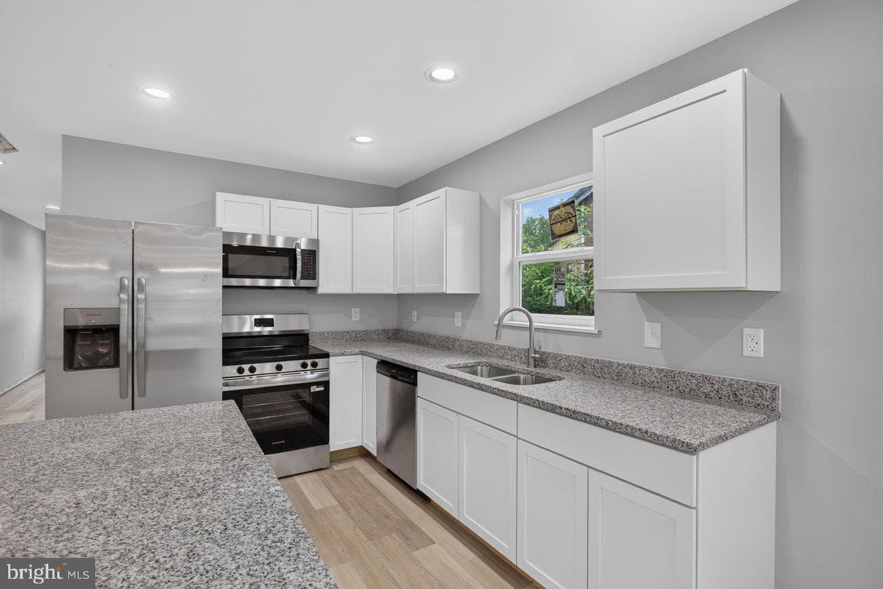 395 Trenton Ave photo 7
