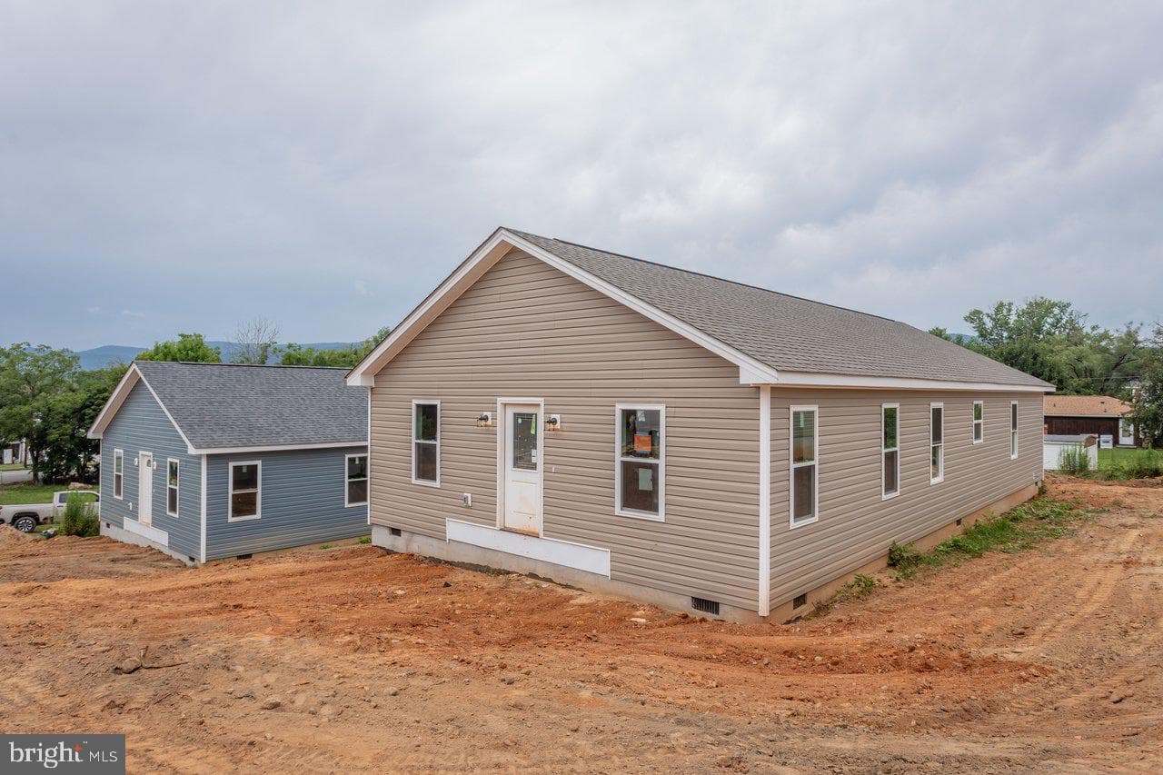 391 Trenton Ave. photo 30